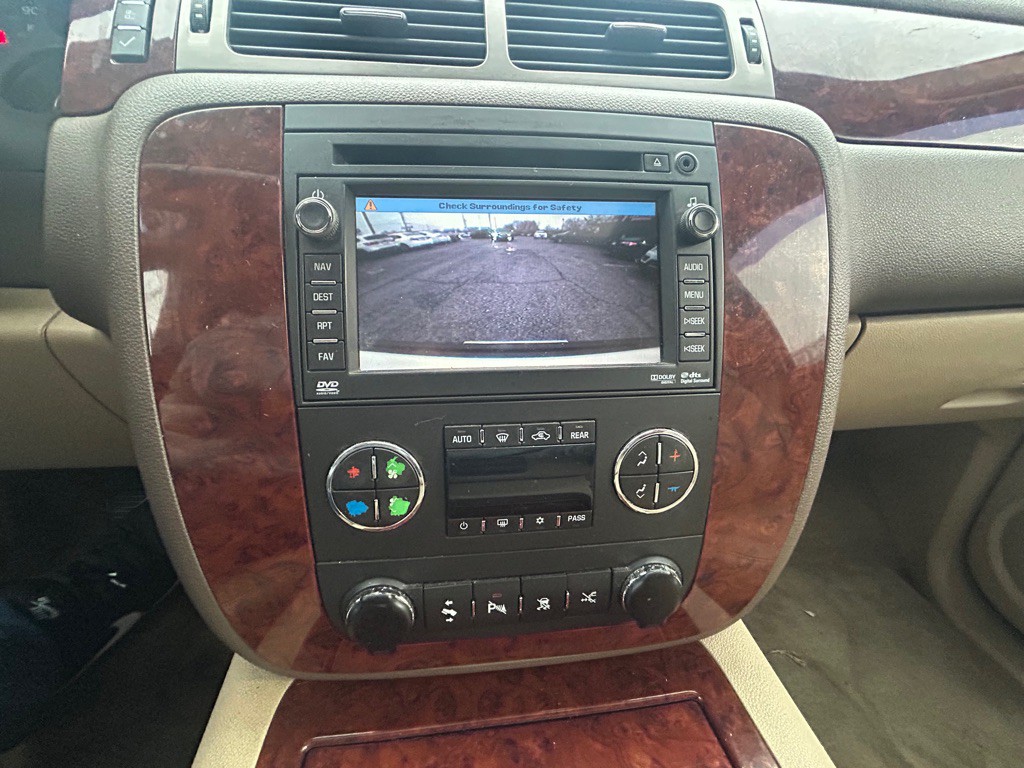 2010 Chevrolet Suburban Image 11