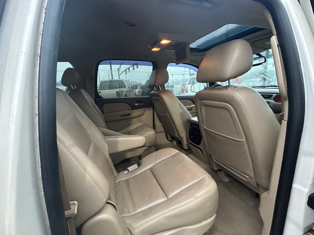 2010 Chevrolet Suburban Image 13