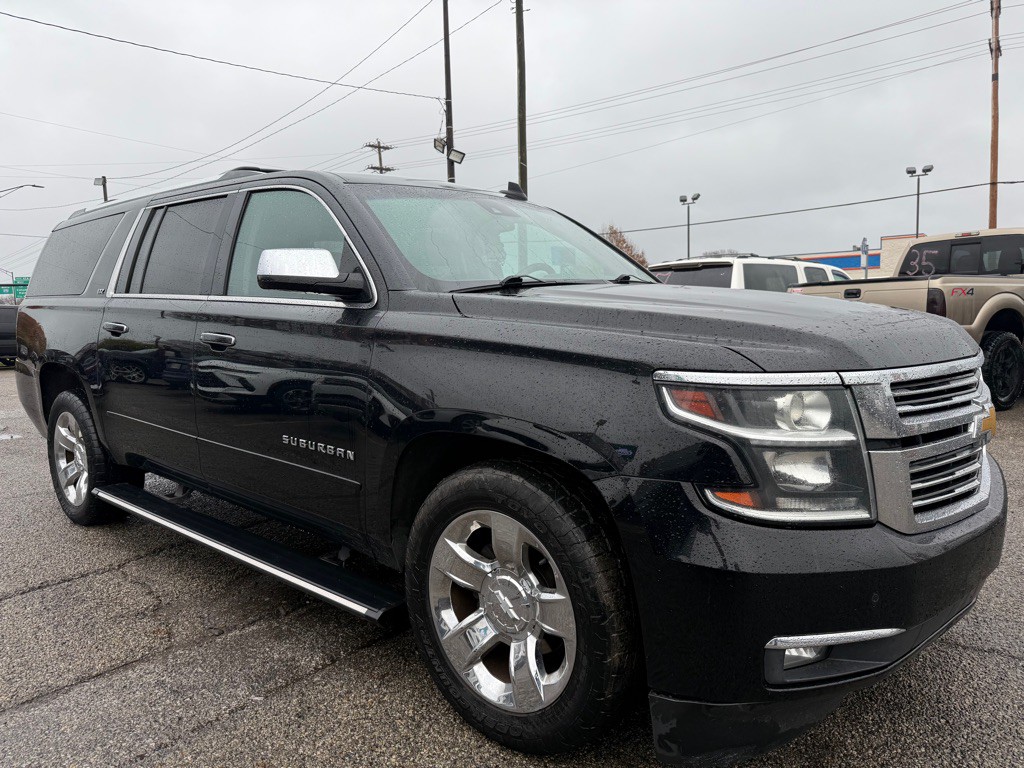 2015 Chevrolet Suburban Image 2