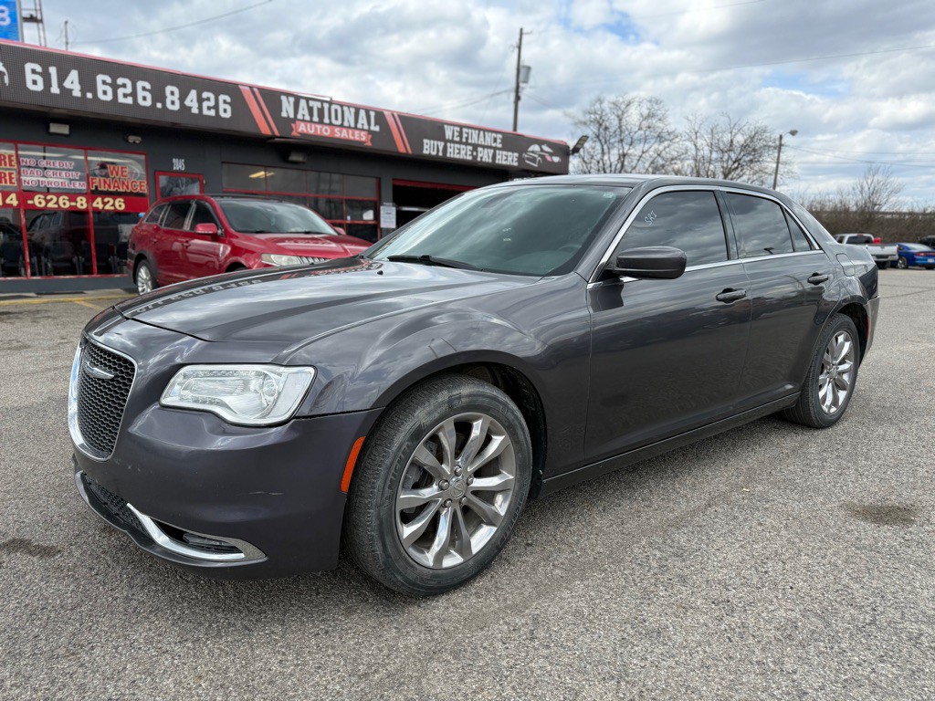 2015 Chrysler 300 Image 1