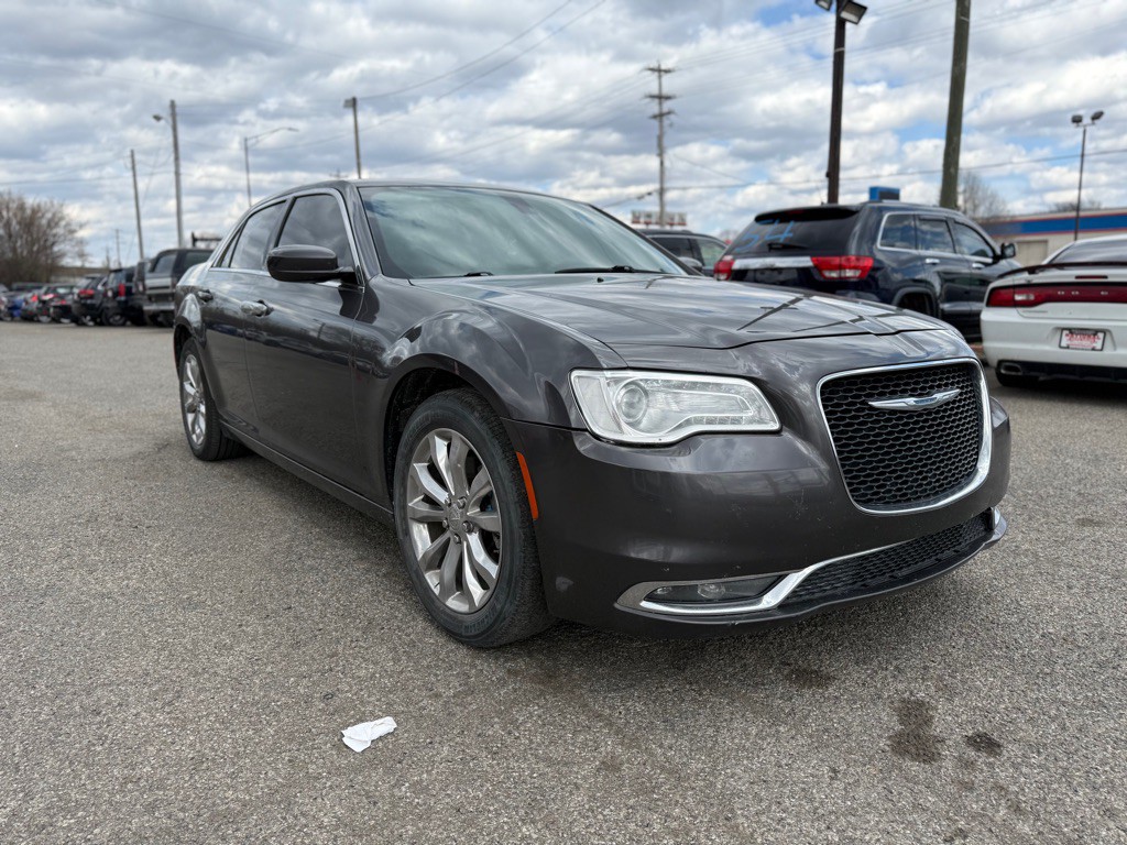 2015 Chrysler 300 Image 3