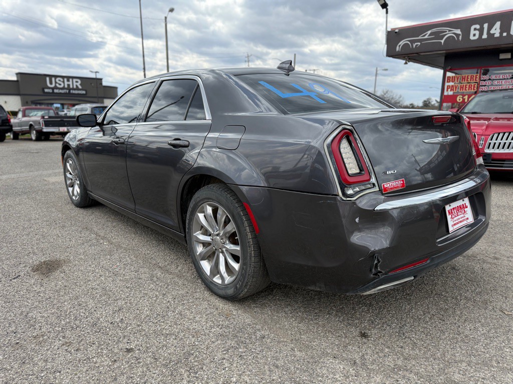 2015 Chrysler 300 Image 6