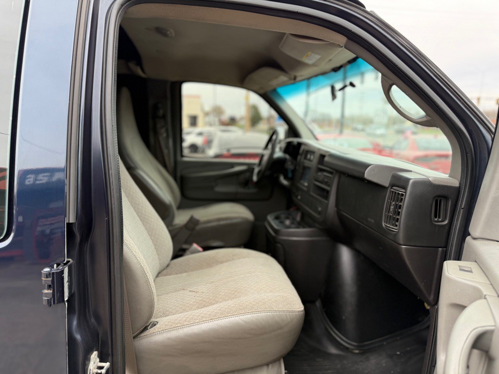 2011 GMC Savana Image 9