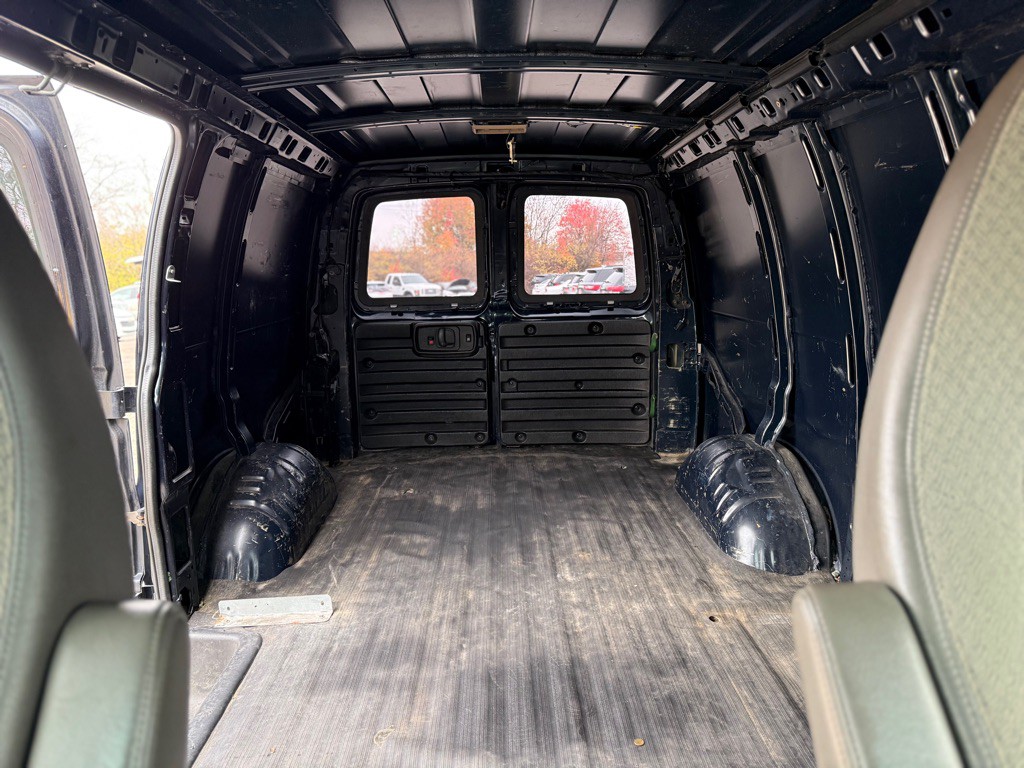 2011 GMC Savana Image 10