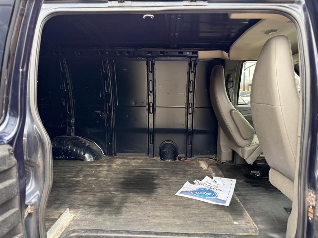 2011 GMC Savana Image 11