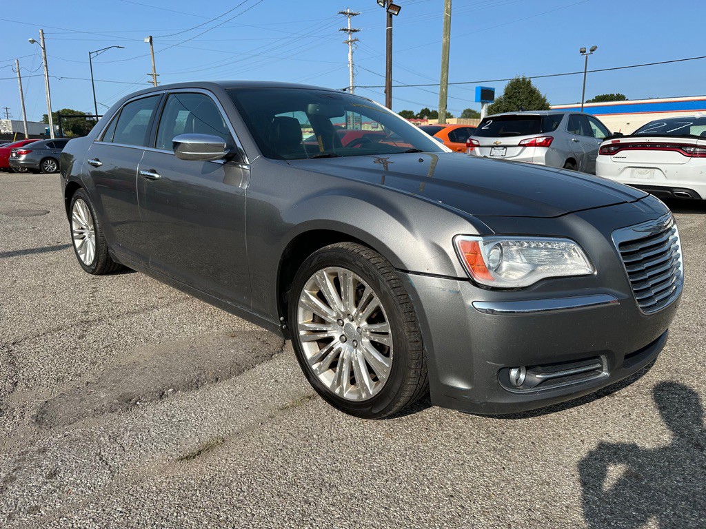 2011 Chrysler 300 Image 2