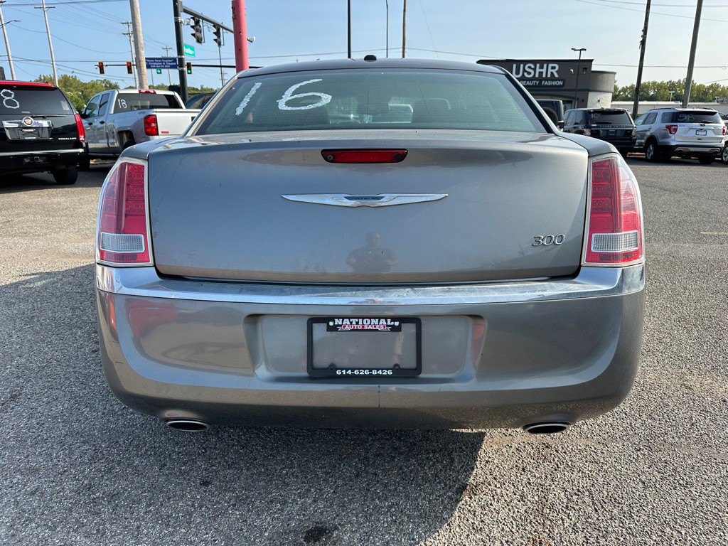 2011 Chrysler 300 Image 6
