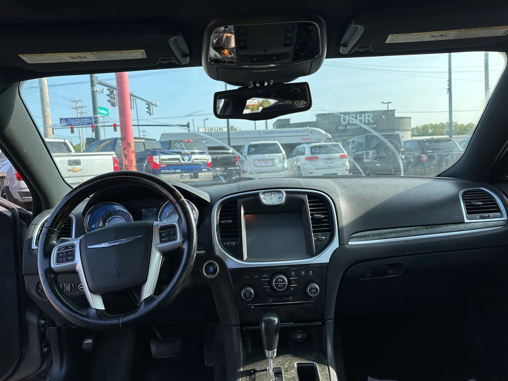 2011 Chrysler 300 Image 7