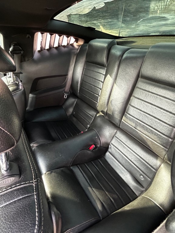 2010 Ford Mustang Image 11