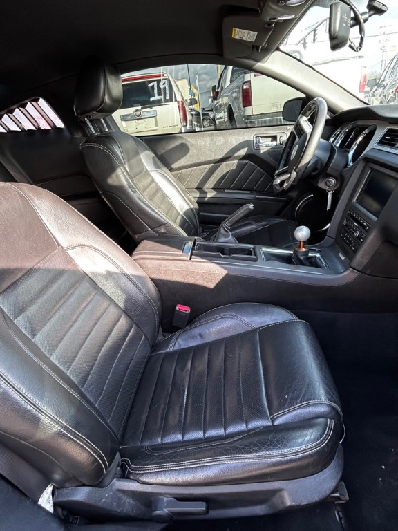 2010 Ford Mustang Image 12