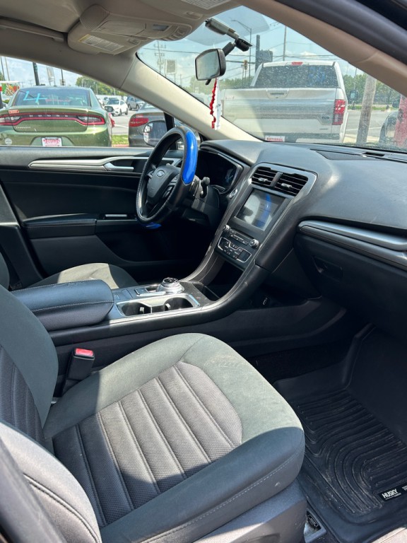 2017 Ford Fusion Image 11