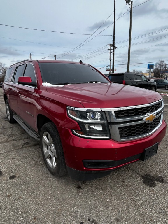 2015 Chevrolet Suburban Image 2