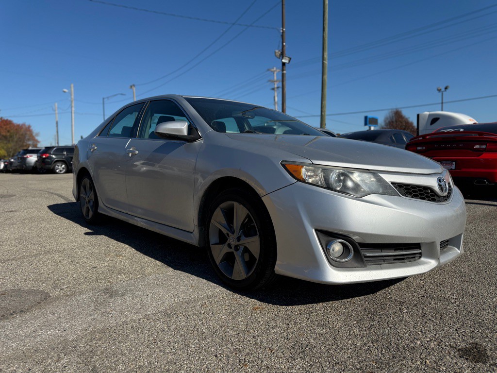 2014 Toyota Camry Image 2