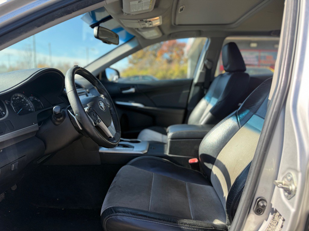 2014 Toyota Camry Image 6