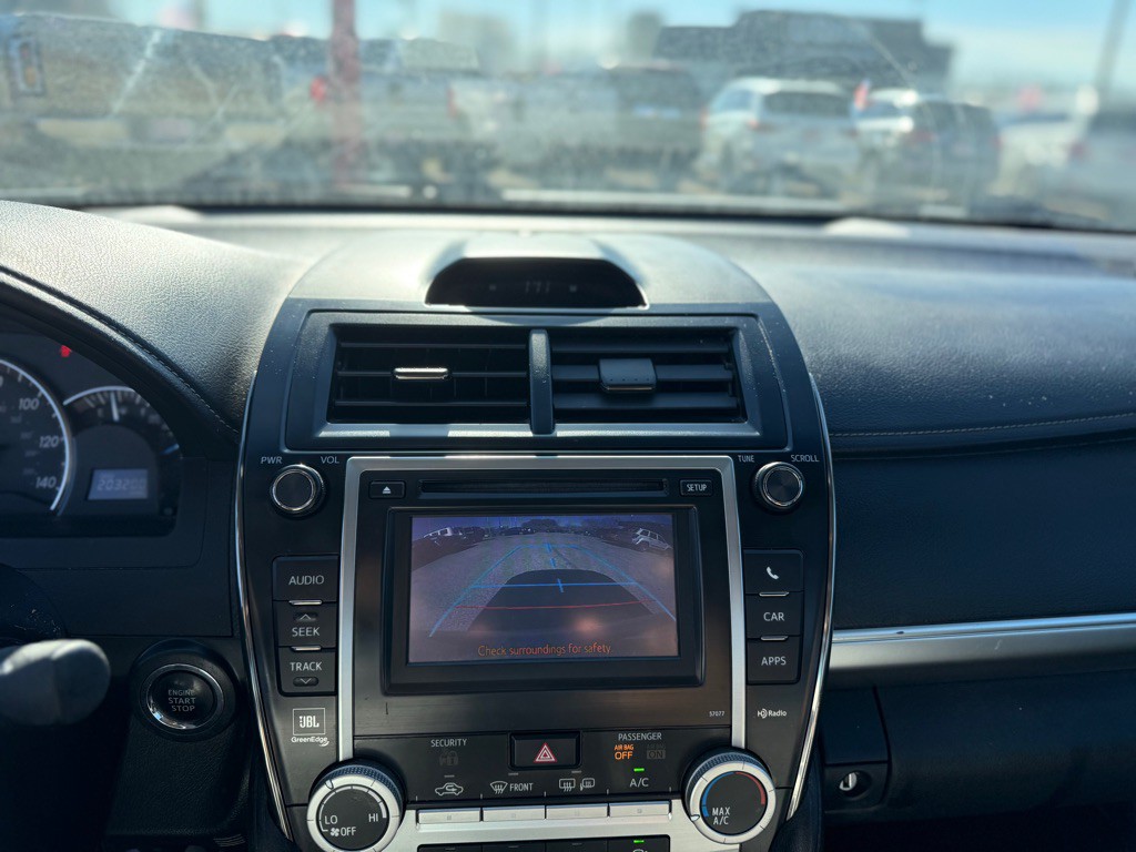 2014 Toyota Camry Image 8