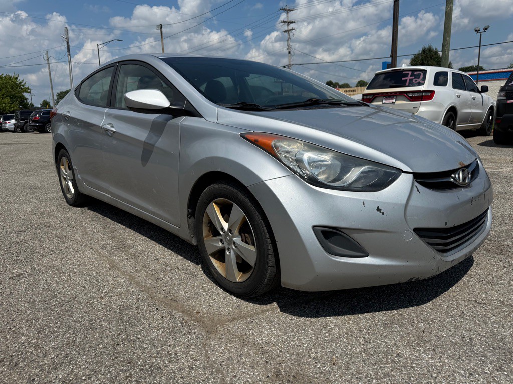 2013 Hyundai Elantra Image 2