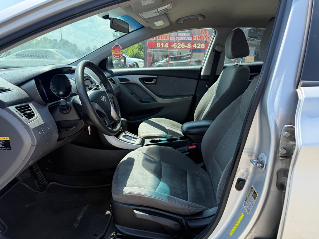 2013 Hyundai Elantra Image 8