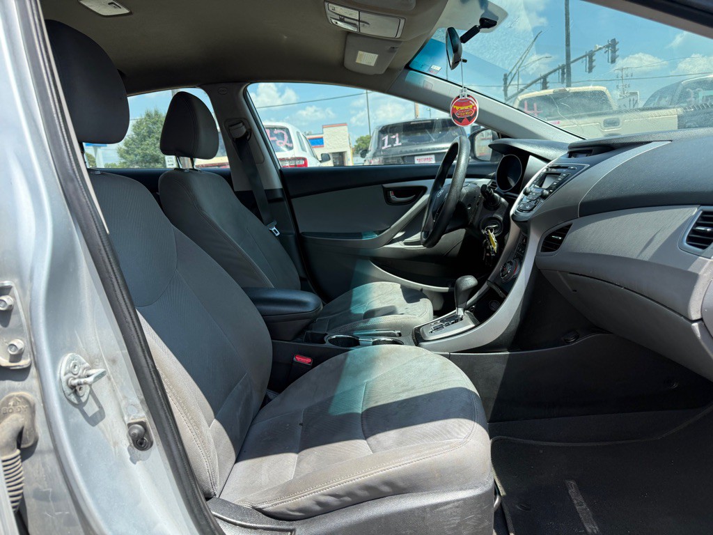 2013 Hyundai Elantra Image 10