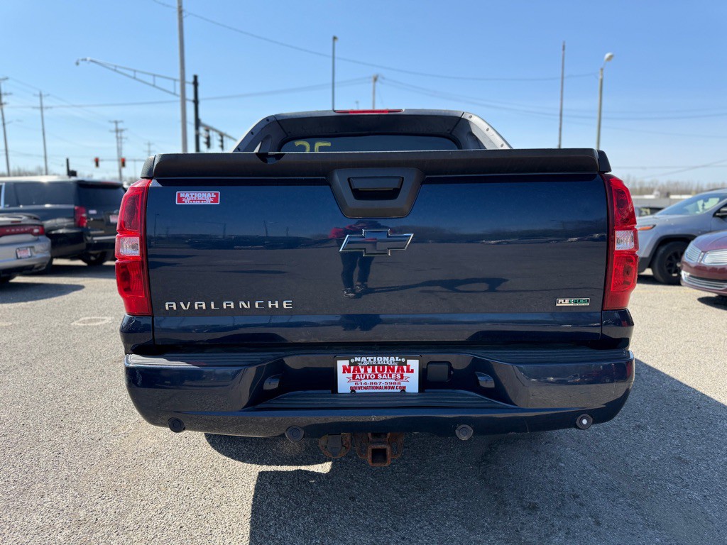 2011 Chevrolet Avalanche Image 6