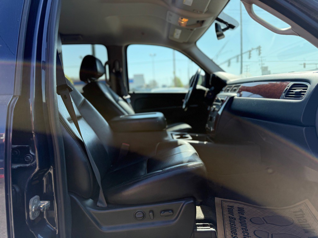 2011 Chevrolet Avalanche Image 10