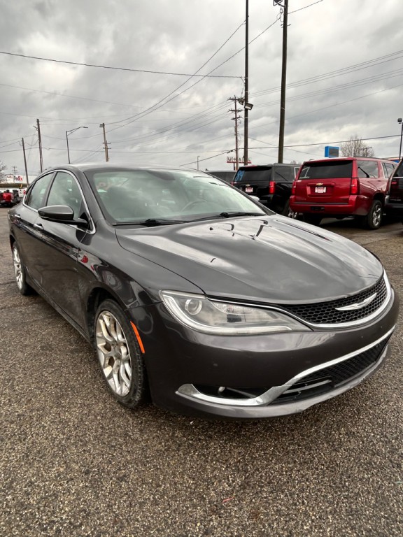 2015 Chrysler 200 Image 2