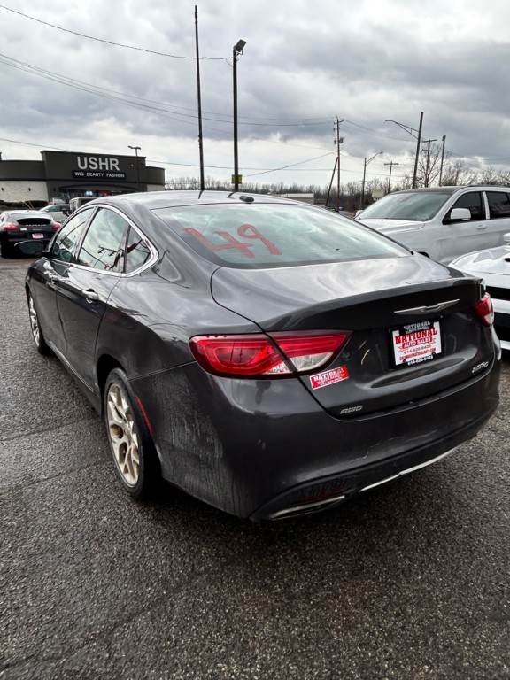 2015 Chrysler 200 Image 4