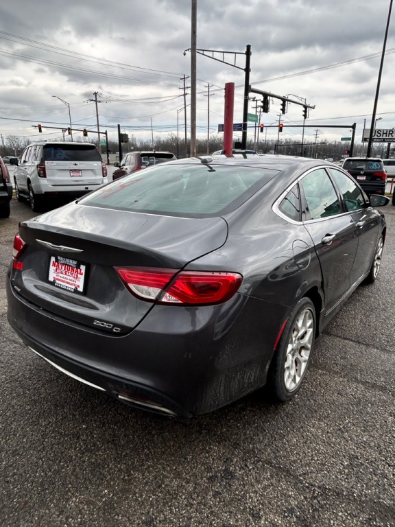 2015 Chrysler 200 Image 5