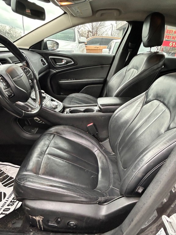 2015 Chrysler 200 Image 10