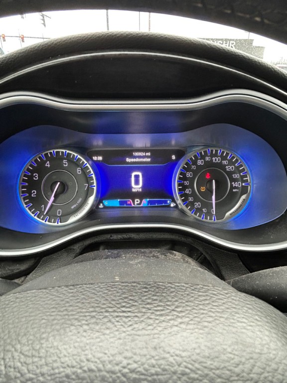 2015 Chrysler 200 Image 14