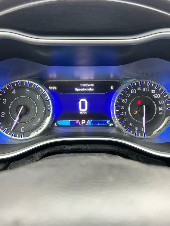 2015 Chrysler 200 Image 15