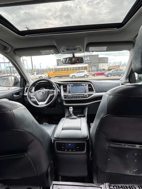 2015 Toyota Highlander Image 9