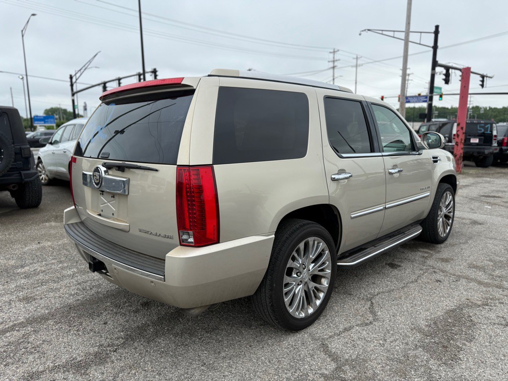2012 Cadillac Escalade Image 4