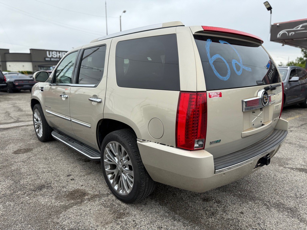2012 Cadillac Escalade Image 6