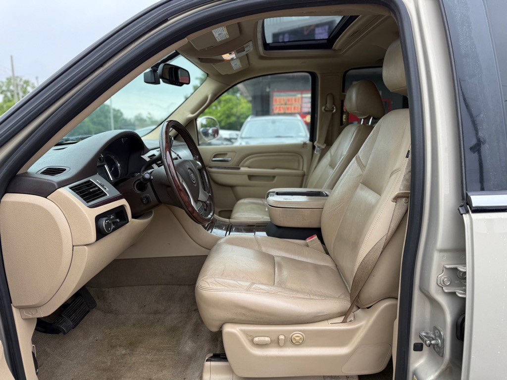 2012 Cadillac Escalade Image 7