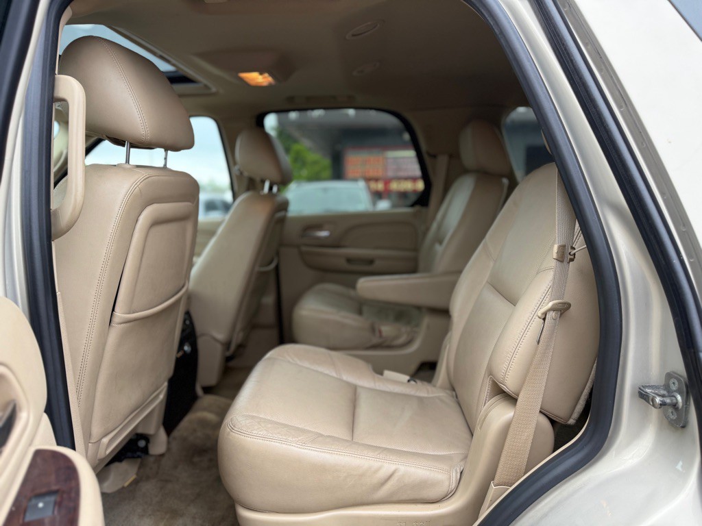 2012 Cadillac Escalade Image 8