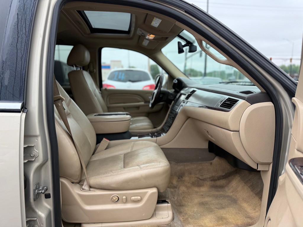 2012 Cadillac Escalade Image 9