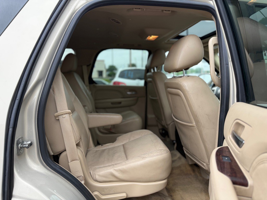 2012 Cadillac Escalade Image 10