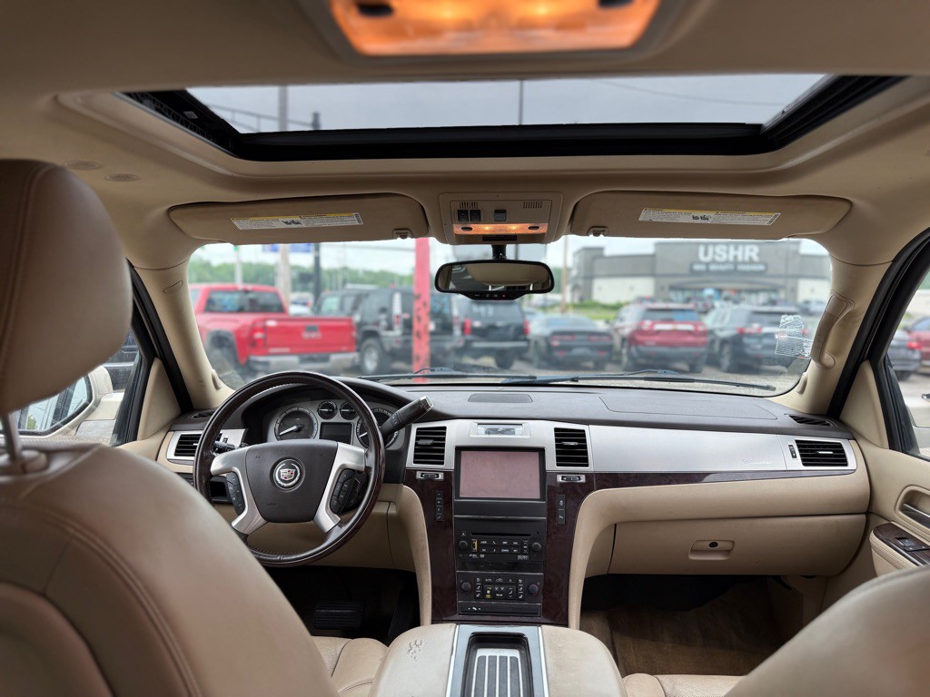 2012 Cadillac Escalade Image 11