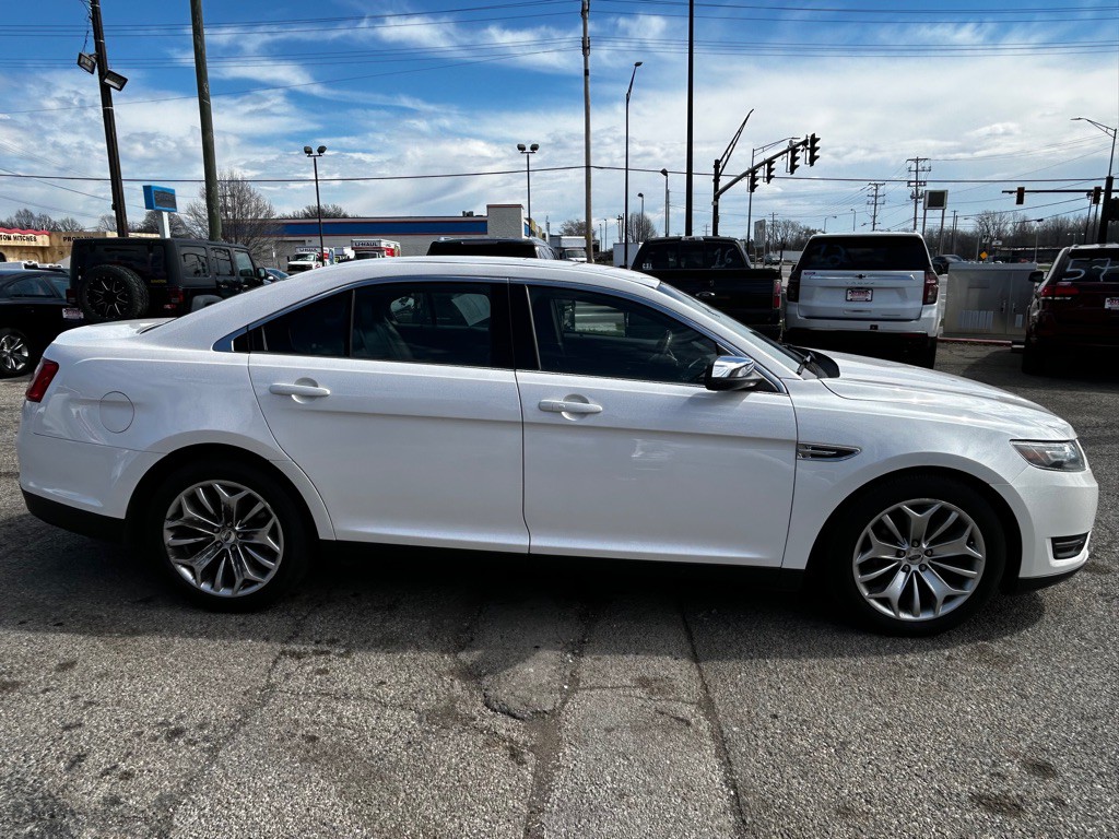 2016 Ford Taurus Image 3