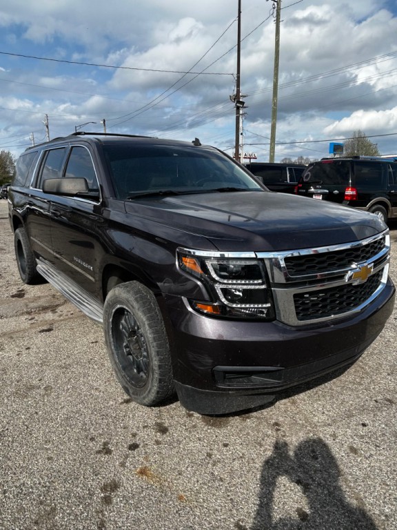 2015 Chevrolet Suburban Image 2