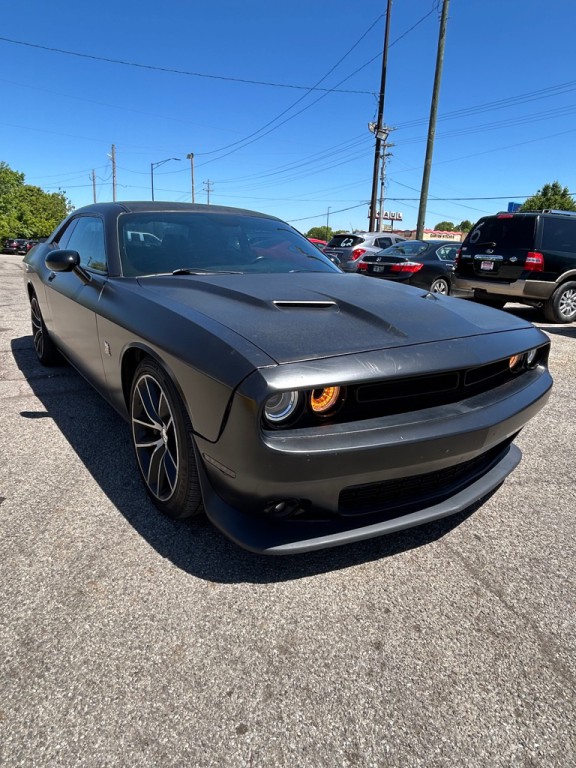 2016 Dodge Challenger Image 2
