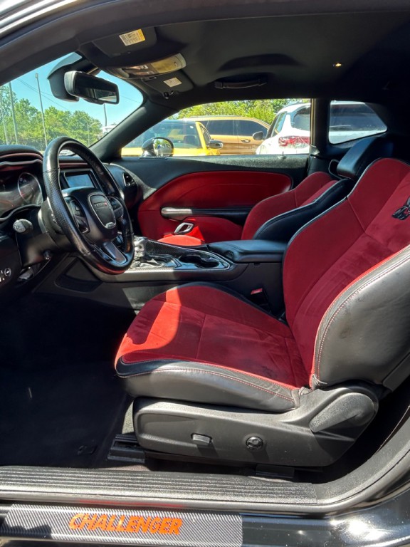 2016 Dodge Challenger Image 9
