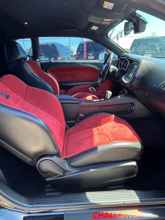 2016 Dodge Challenger Image 10
