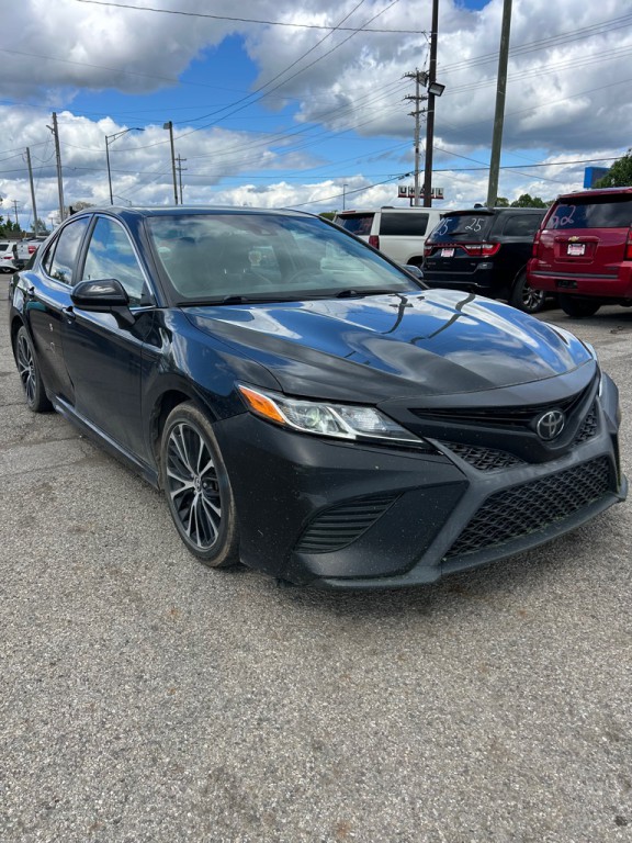 2019 Toyota Camry Image 2