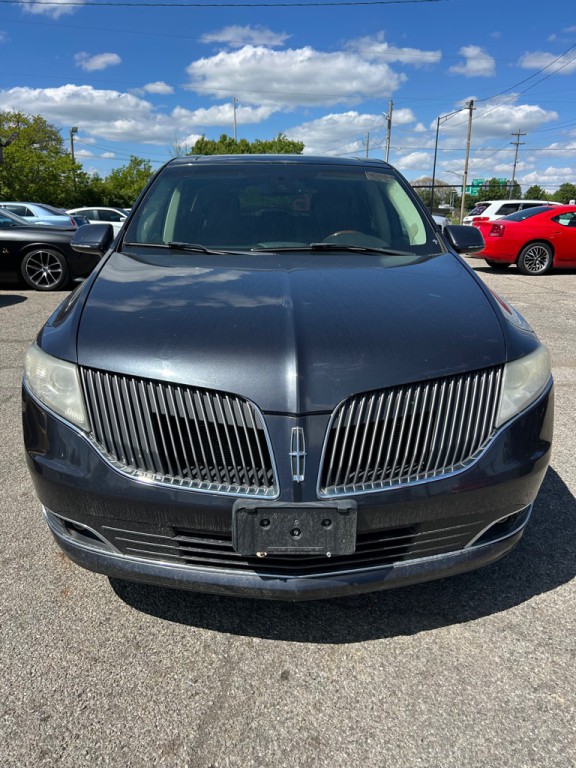 2013 Lincoln MKT Image 3