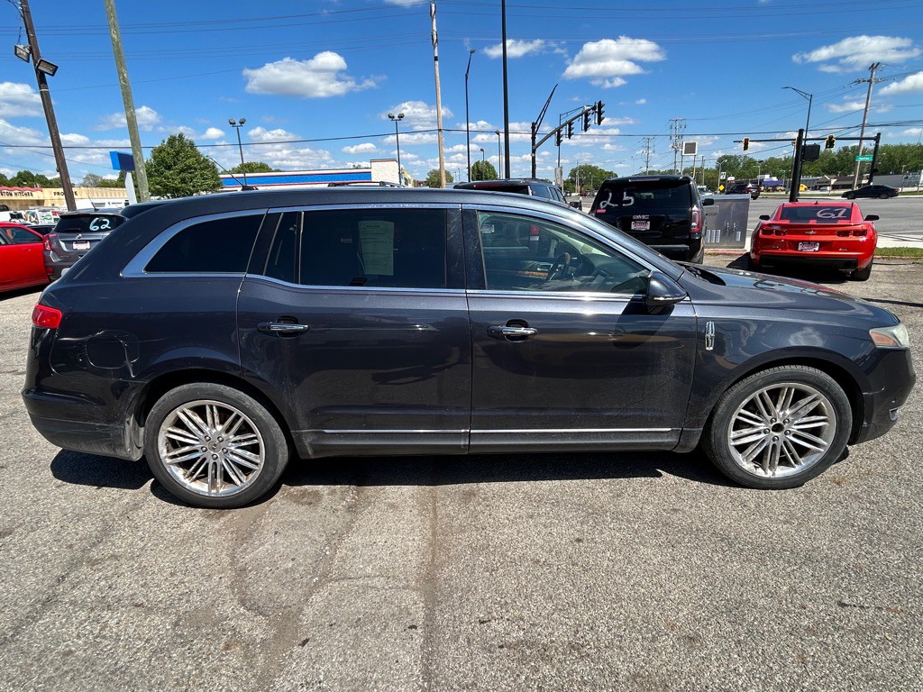 2013 Lincoln MKT Image 5