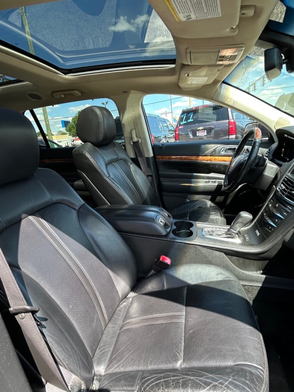 2013 Lincoln MKT Image 12