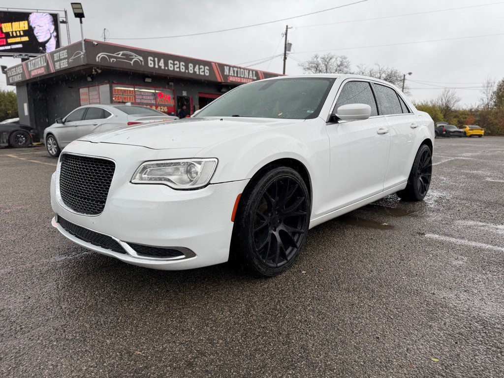 2015 Chrysler 300 Image 1