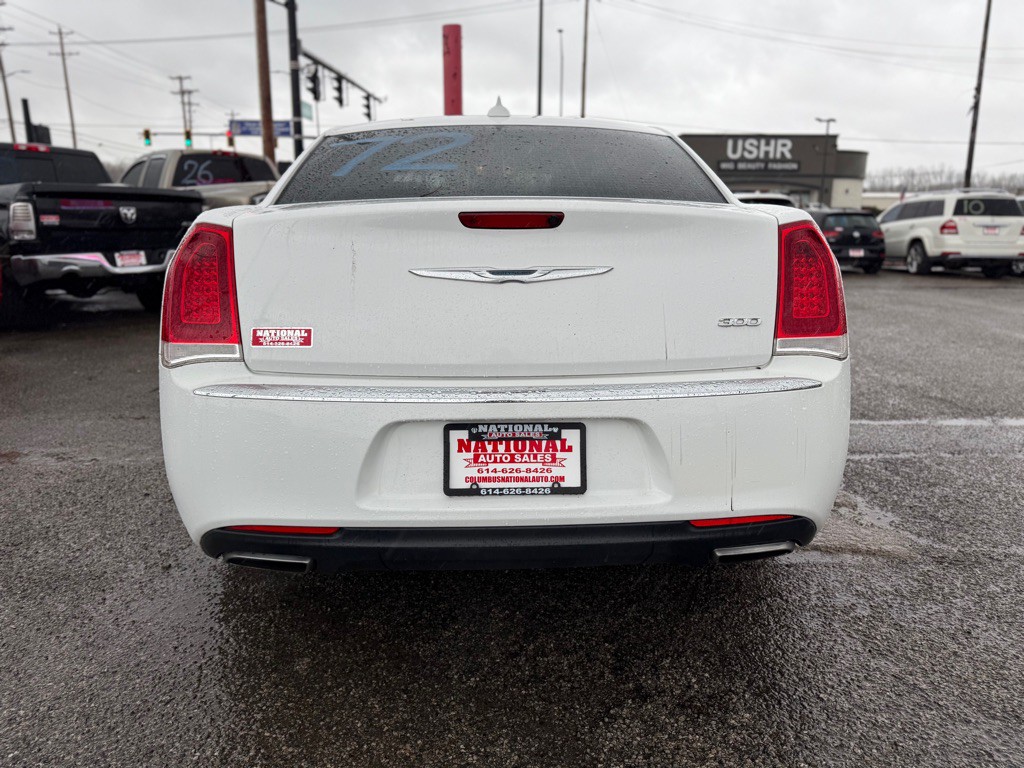 2015 Chrysler 300 Image 6
