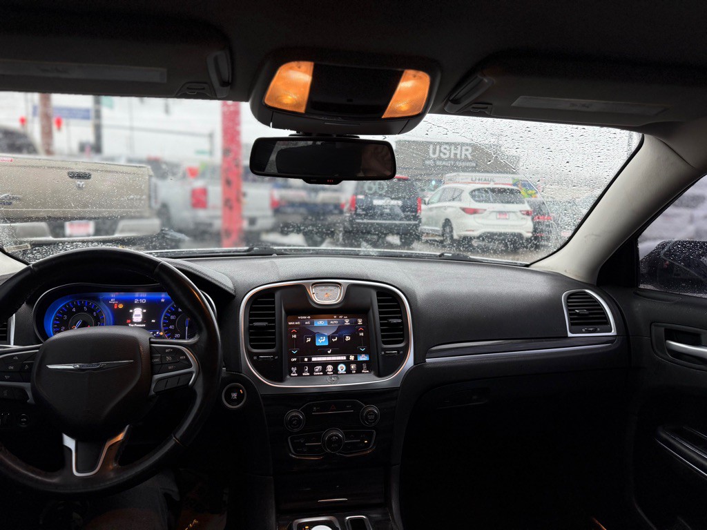 2015 Chrysler 300 Image 7